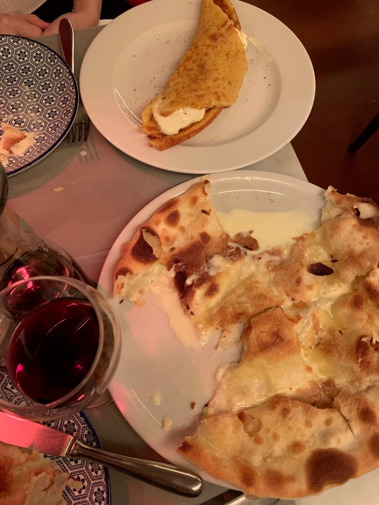 Cecina con Stracchino ve Focaccio con formaggio alle Liguria