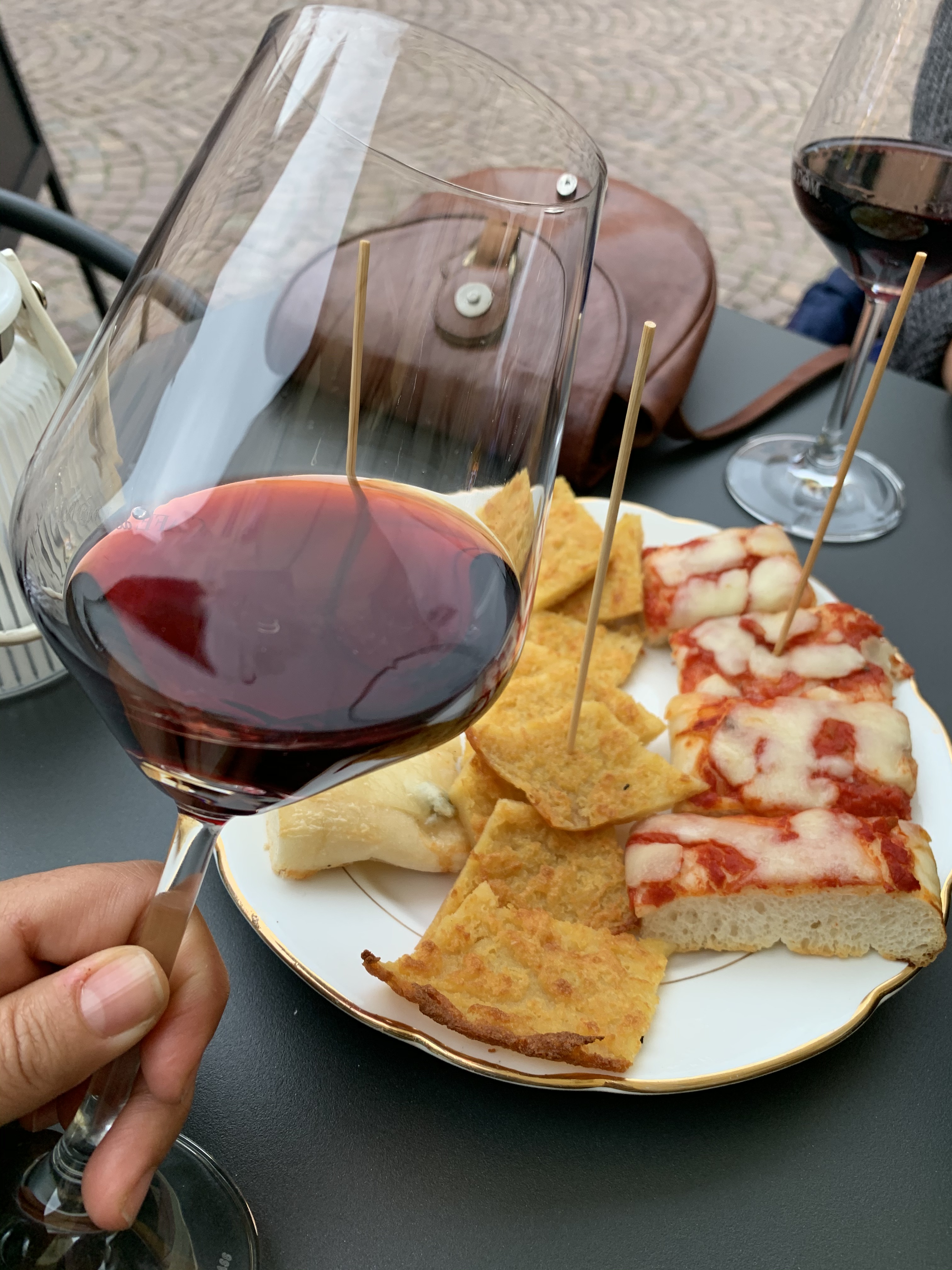 Alba Nebbiolo Şarabı