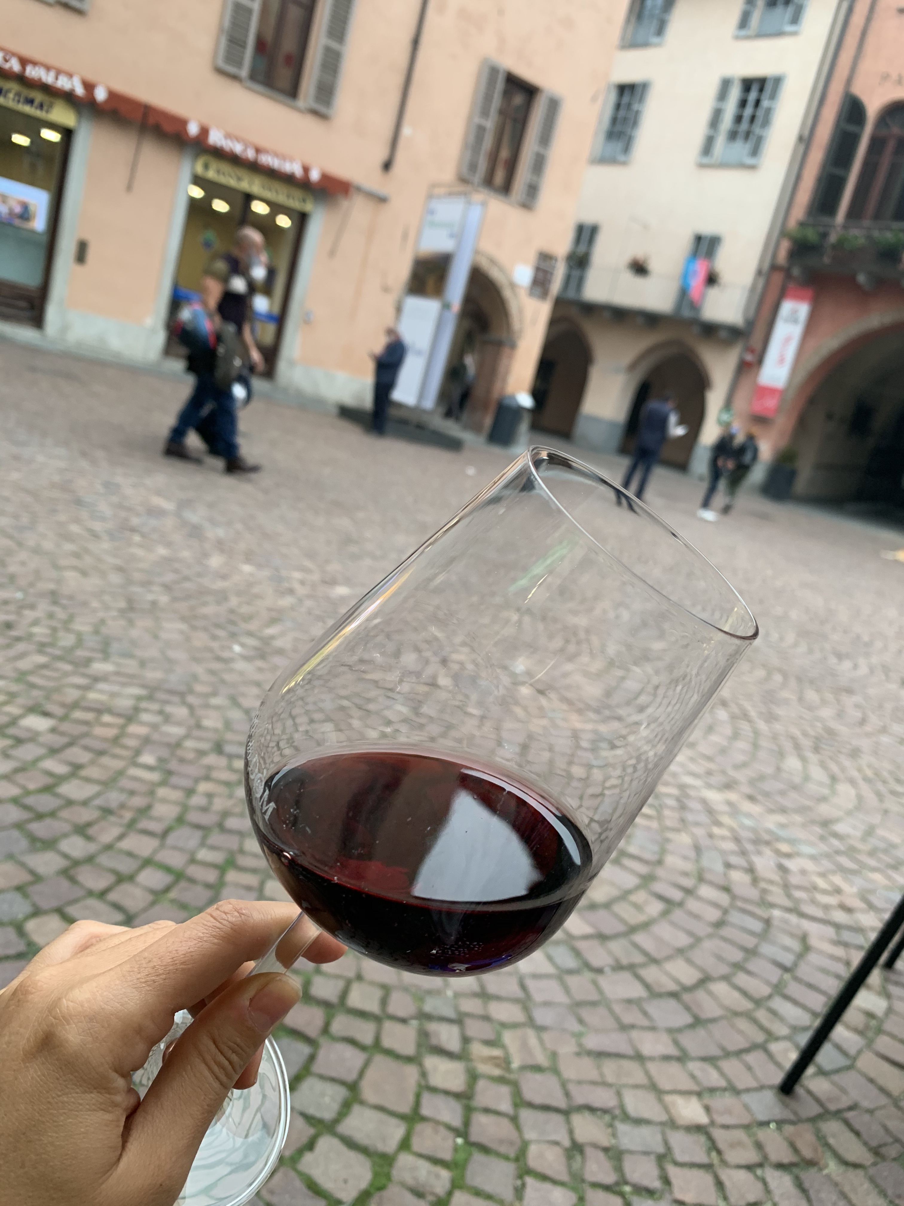 Alba Nebbiolo Şarabı